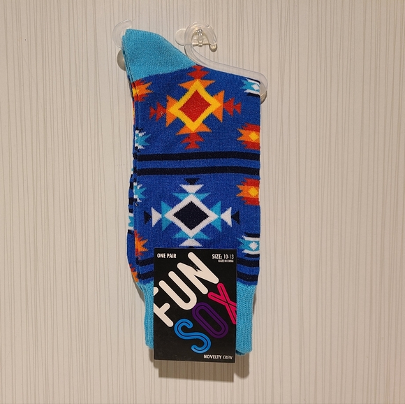 Pair of Fun Socks Southwest Pattern Socks - Picture 1 of 1